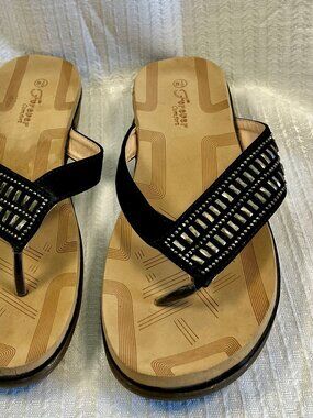 Forever Comfort Rhinestone Studded Thong Sandals Black 8.5